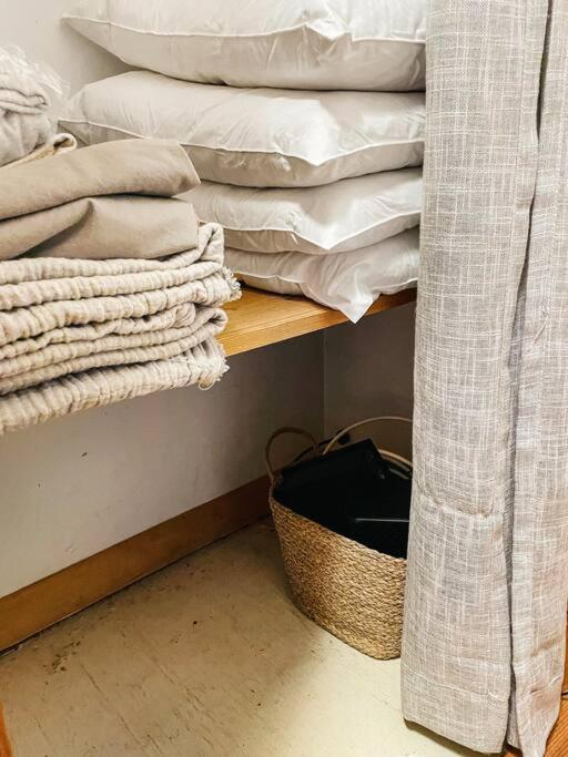 Breezy Hill Eccentric Studio Cottage Accord Ngoại thất bức ảnh